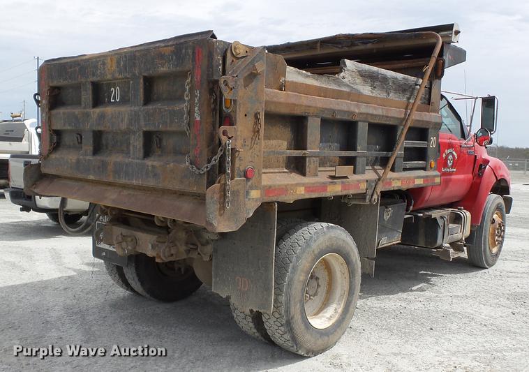 image for item DD2300 2001 Ford F750 Super Duty dump truck