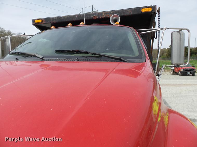 image for item DD2300 2001 Ford F750 Super Duty dump truck