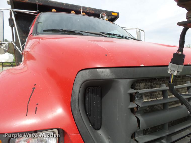 image for item DD2300 2001 Ford F750 Super Duty dump truck