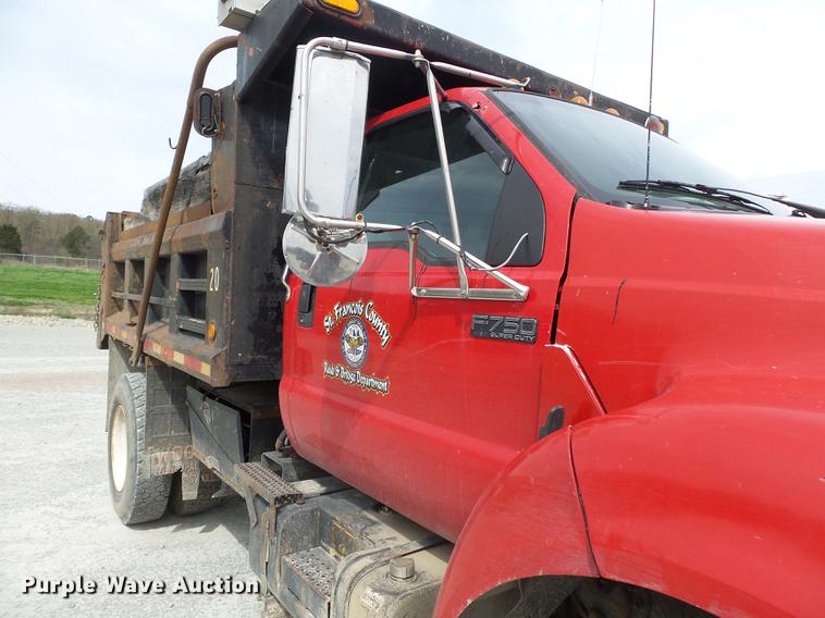 image for item DD2300 2001 Ford F750 Super Duty dump truck