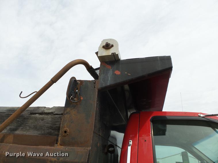 image for item DD2300 2001 Ford F750 Super Duty dump truck