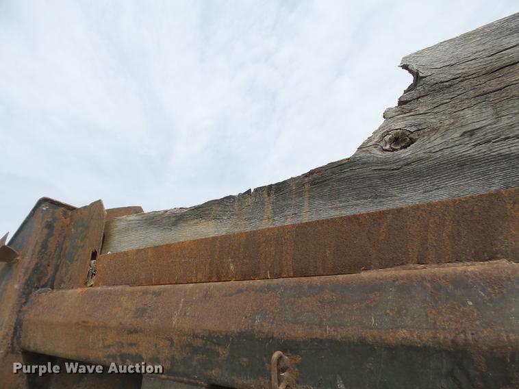 image for item DD2300 2001 Ford F750 Super Duty dump truck