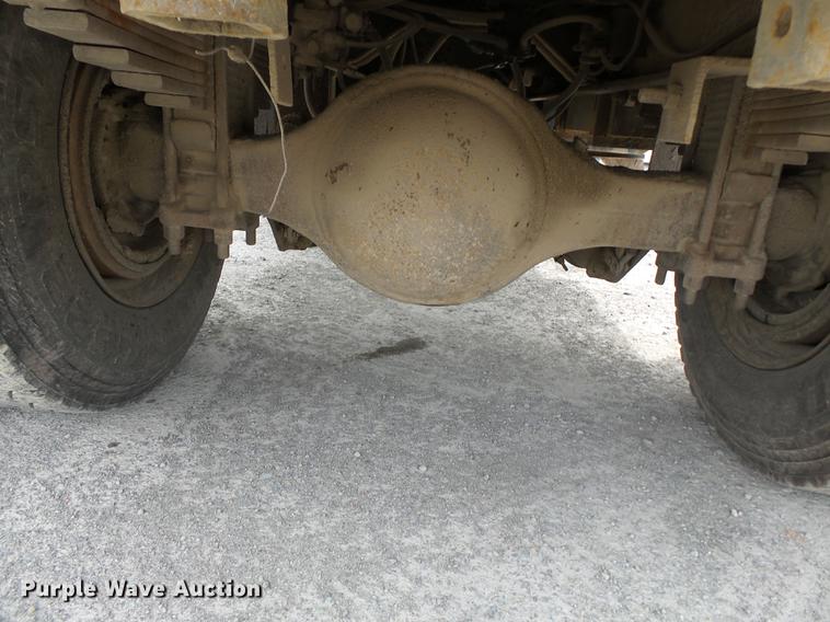 image for item DD2300 2001 Ford F750 Super Duty dump truck