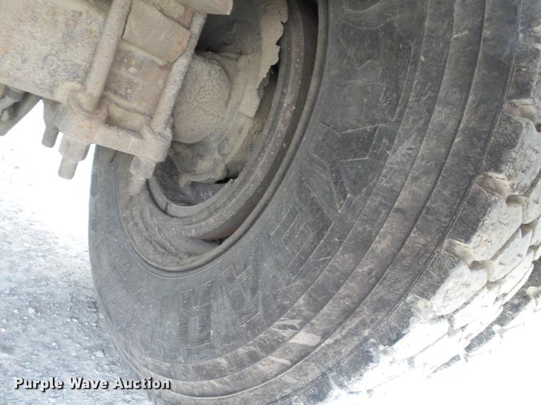 image for item DD2300 2001 Ford F750 Super Duty dump truck