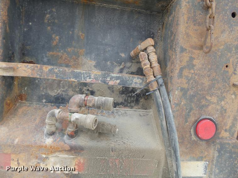 image for item DD2300 2001 Ford F750 Super Duty dump truck