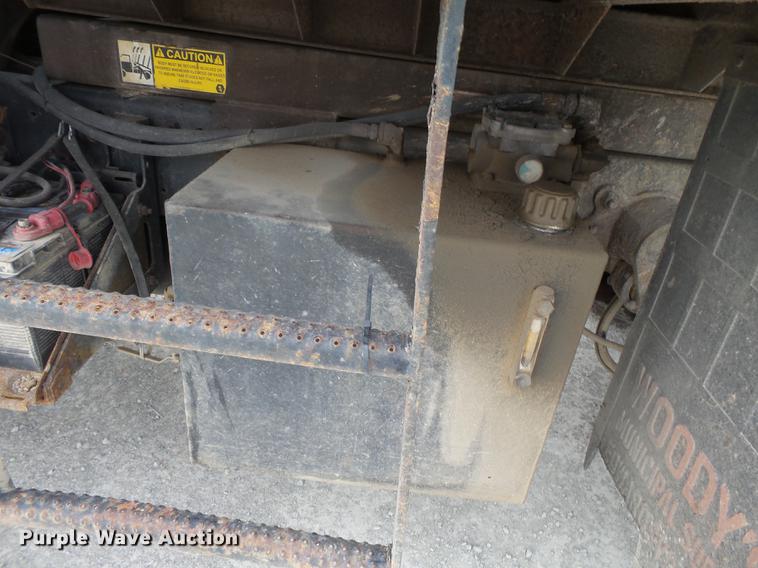 image for item DD2300 2001 Ford F750 Super Duty dump truck