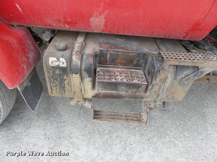 image for item DD2300 2001 Ford F750 Super Duty dump truck