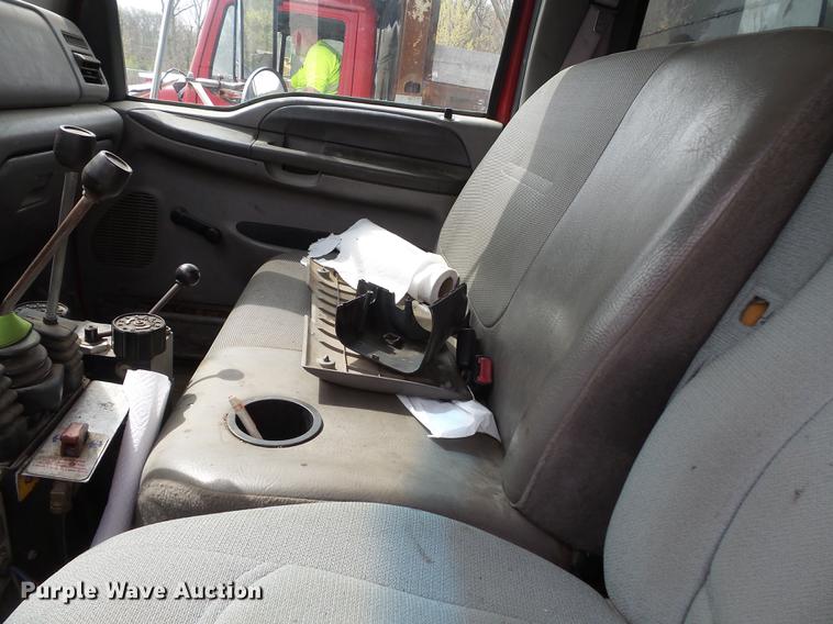 image for item DD2300 2001 Ford F750 Super Duty dump truck