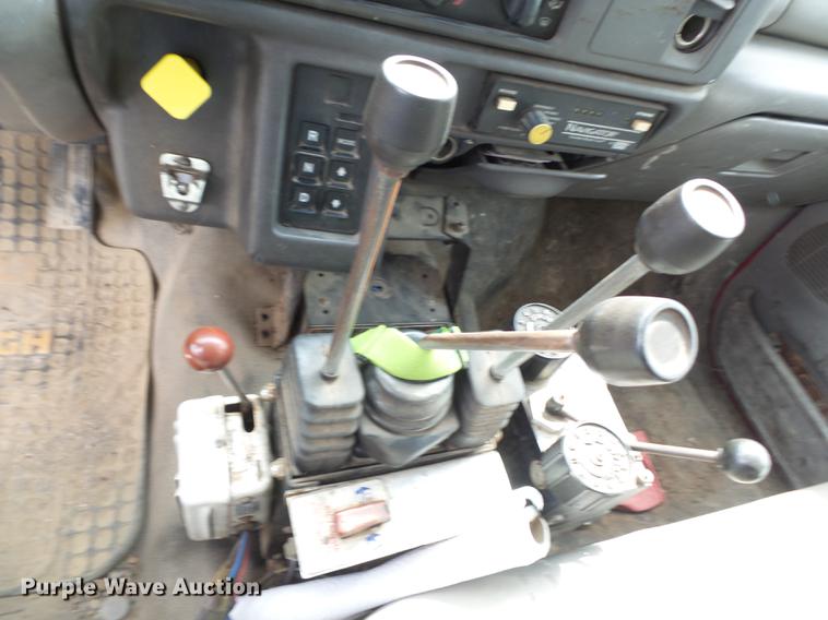 image for item DD2300 2001 Ford F750 Super Duty dump truck