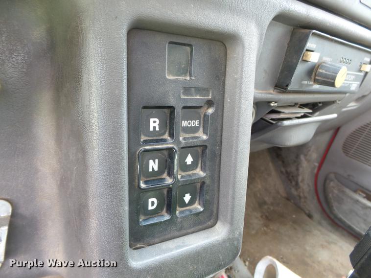 image for item DD2300 2001 Ford F750 Super Duty dump truck