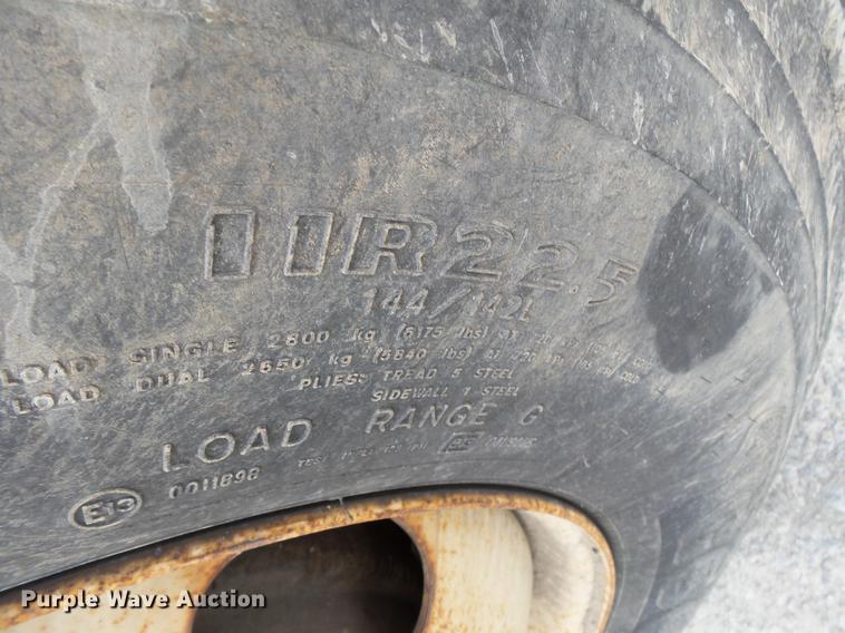 image for item DD2300 2001 Ford F750 Super Duty dump truck