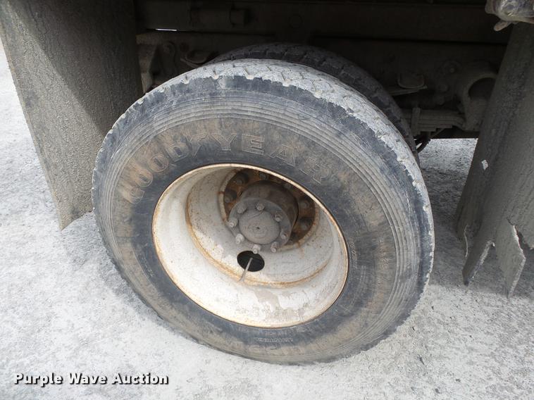 image for item DD2300 2001 Ford F750 Super Duty dump truck