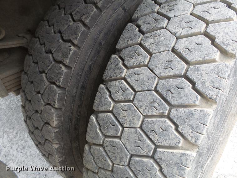 image for item DD2300 2001 Ford F750 Super Duty dump truck