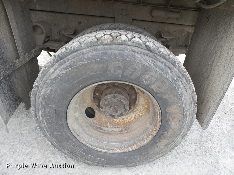 image for item DD2300 2001 Ford F750 Super Duty dump truck