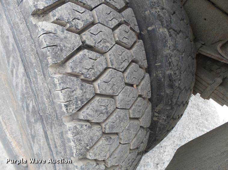 image for item DD2300 2001 Ford F750 Super Duty dump truck