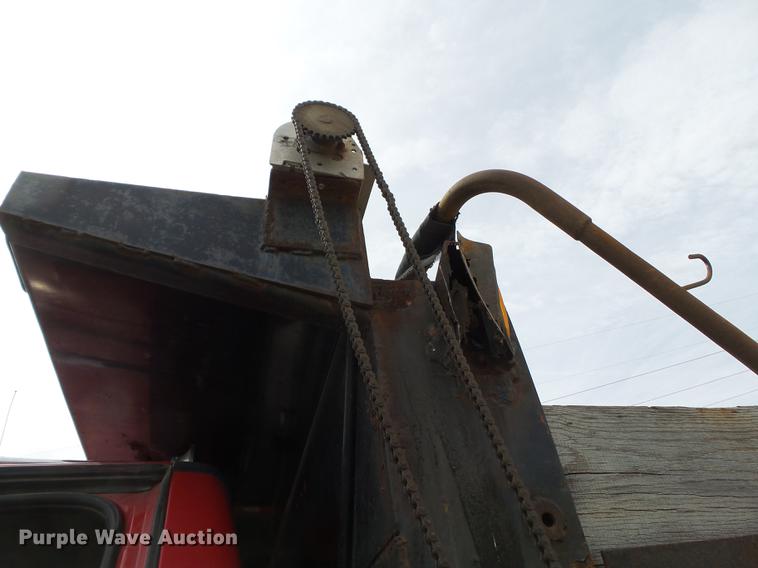 image for item DD2300 2001 Ford F750 Super Duty dump truck