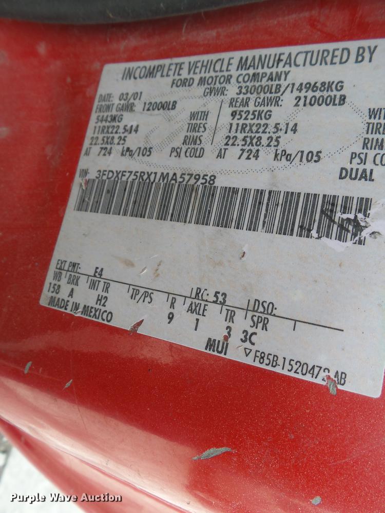 image for item DD2300 2001 Ford F750 Super Duty dump truck