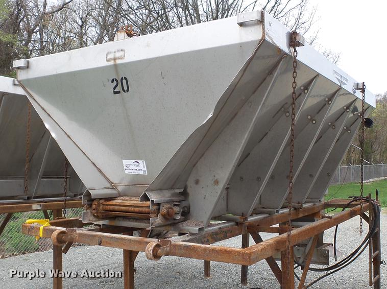 Swenson spreader in Farmington, MO Item DD2304 sold Purple Wave