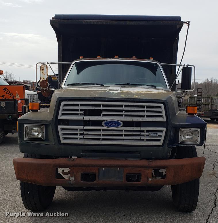 image for item DD4043 1994 Ford F900 dump truck