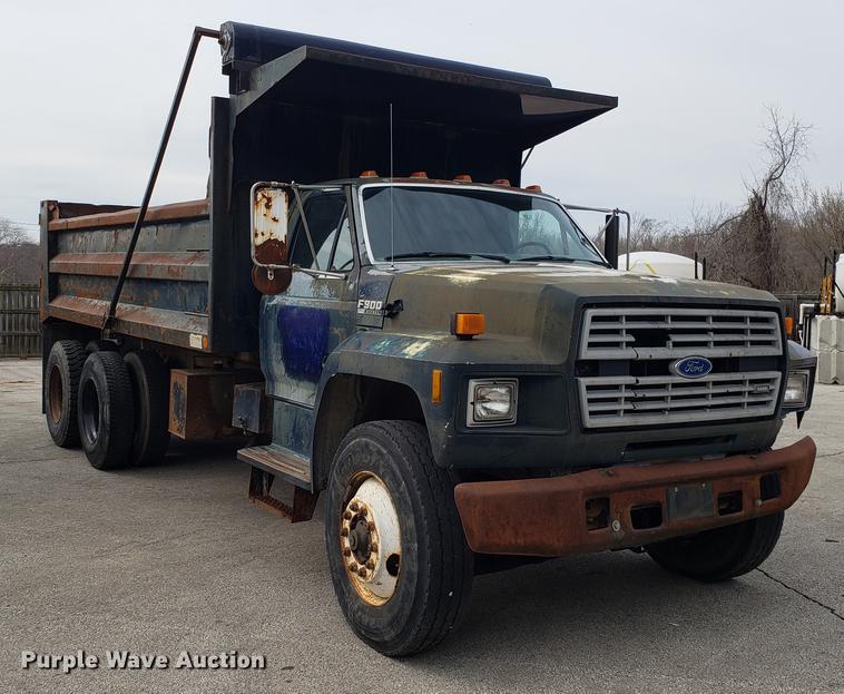 image for item DD4043 1994 Ford F900 dump truck