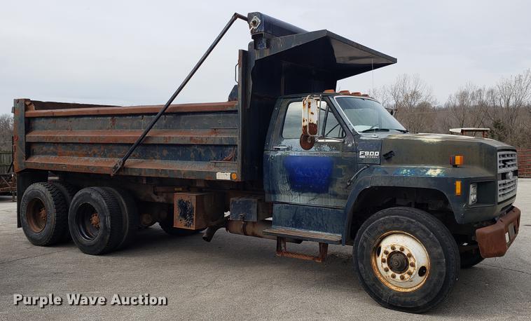 image for item DD4043 1994 Ford F900 dump truck