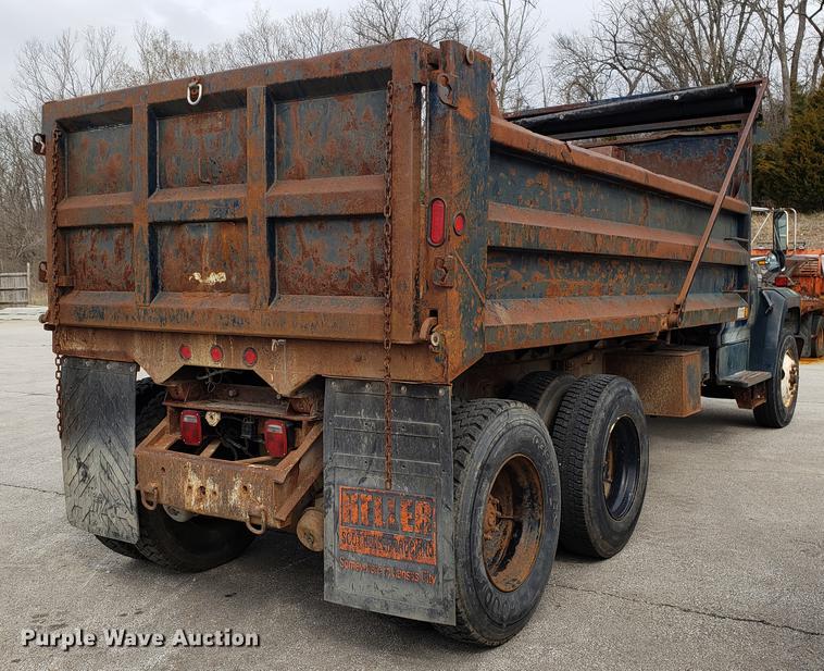 image for item DD4043 1994 Ford F900 dump truck