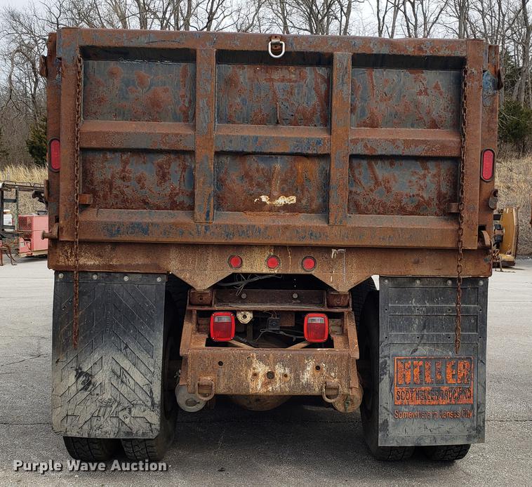 image for item DD4043 1994 Ford F900 dump truck