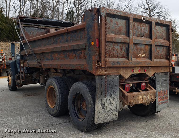 image for item DD4043 1994 Ford F900 dump truck