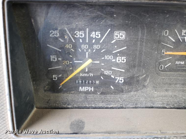 image for item DD4043 1994 Ford F900 dump truck