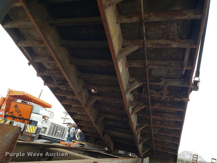 image for item DD4043 1994 Ford F900 dump truck