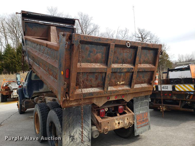 image for item DD4043 1994 Ford F900 dump truck