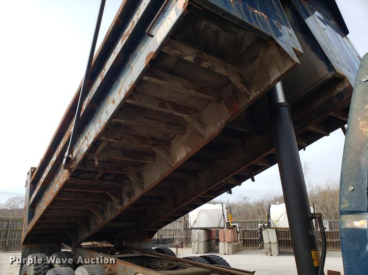 image for item DD4043 1994 Ford F900 dump truck