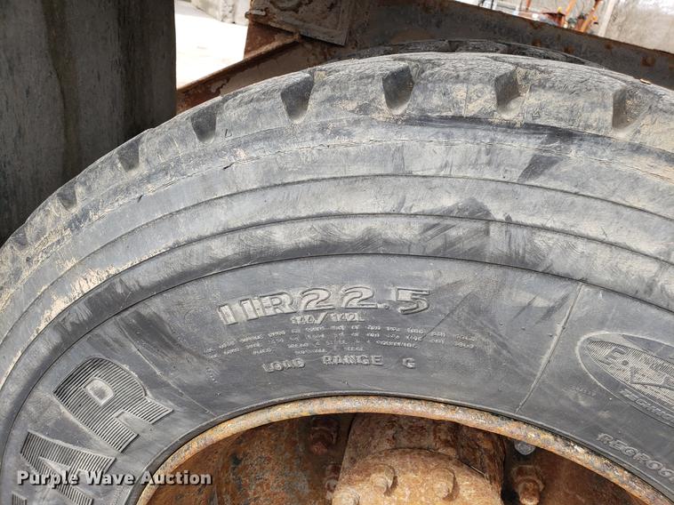 image for item DD4043 1994 Ford F900 dump truck