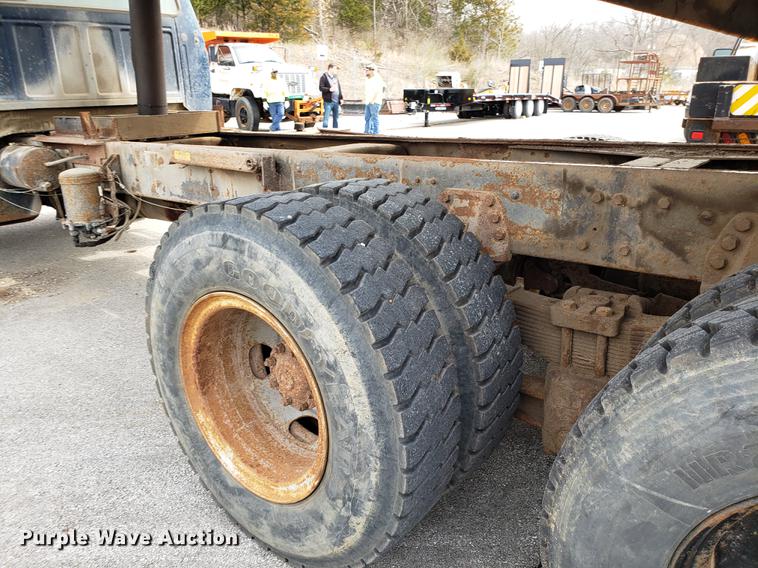 image for item DD4043 1994 Ford F900 dump truck