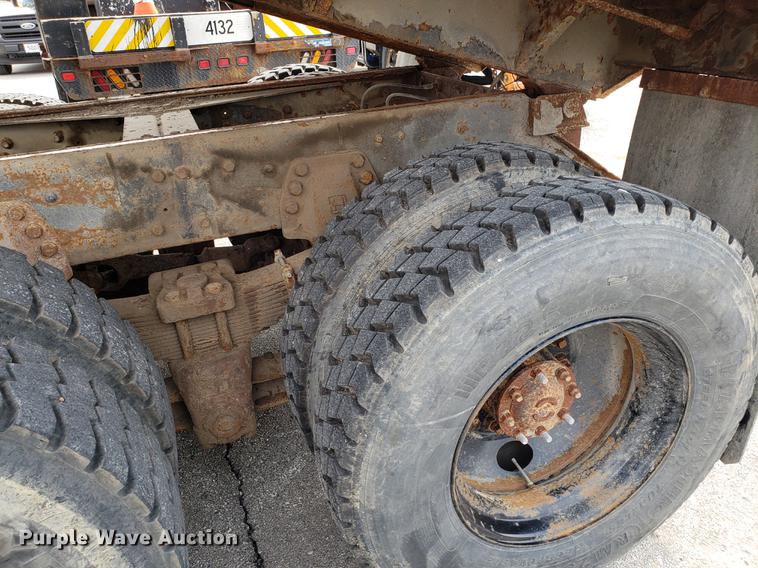 image for item DD4043 1994 Ford F900 dump truck