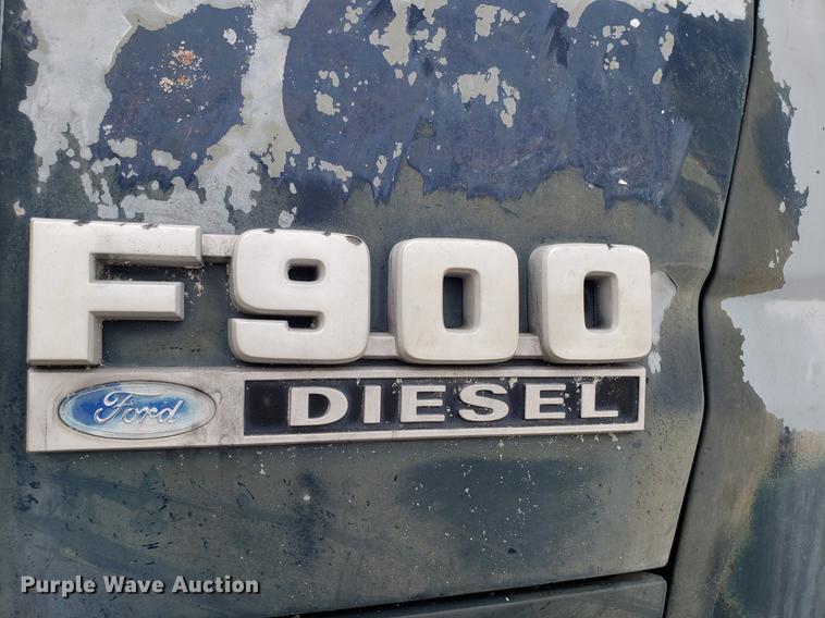 image for item DD4043 1994 Ford F900 dump truck