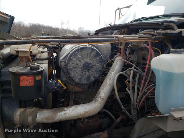 image for item DD4043 1994 Ford F900 dump truck