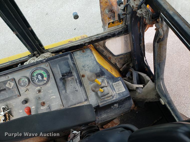 image for item DD4046 1991 John Deere 510C backhoe