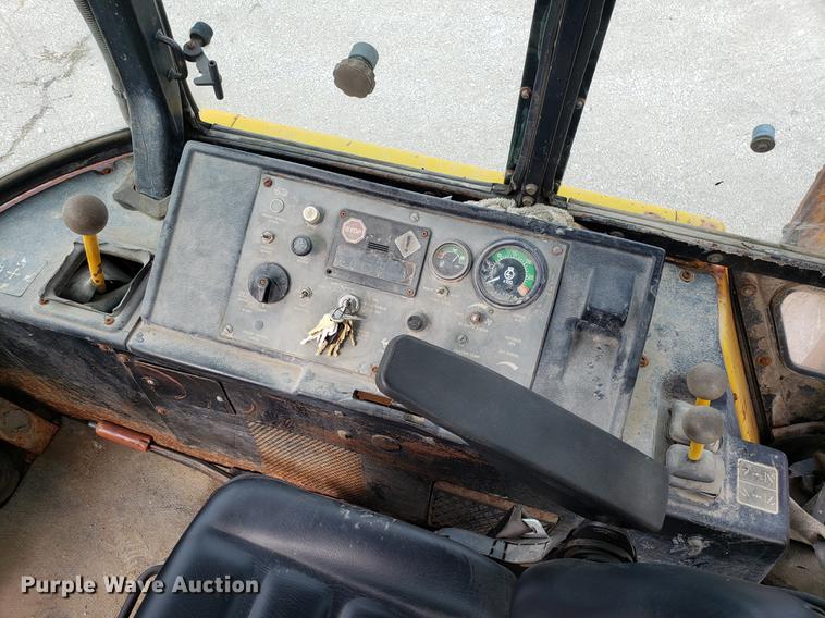 image for item DD4046 1991 John Deere 510C backhoe