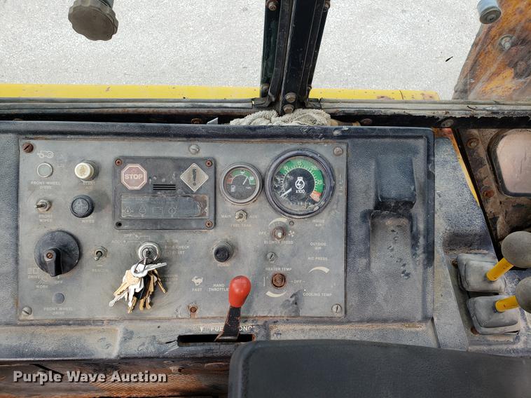 image for item DD4046 1991 John Deere 510C backhoe