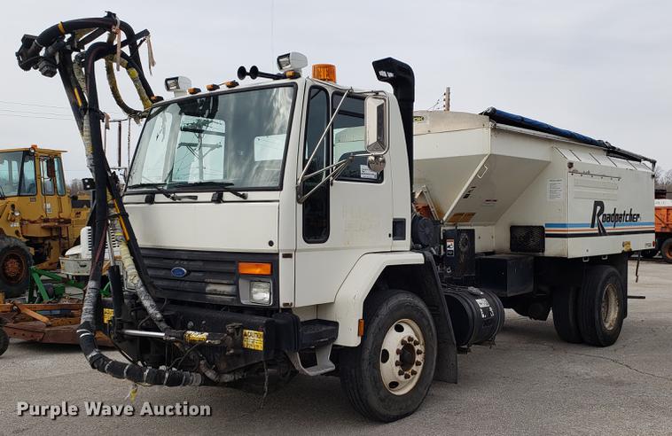 image for item DD4047 1997 Ford CF8000 pothole patcher truck
