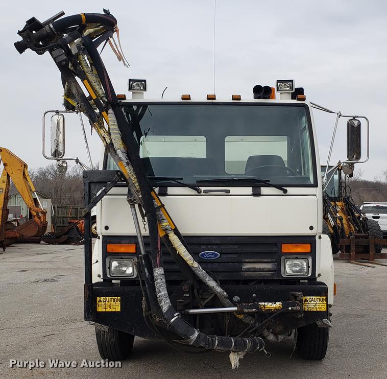 image for item DD4047 1997 Ford CF8000 pothole patcher truck