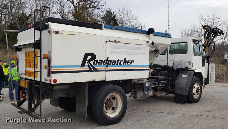 image for item DD4047 1997 Ford CF8000 pothole patcher truck