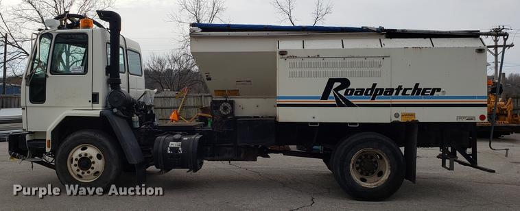 image for item DD4047 1997 Ford CF8000 pothole patcher truck