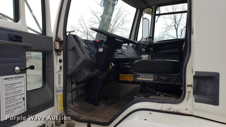 image for item DD4047 1997 Ford CF8000 pothole patcher truck