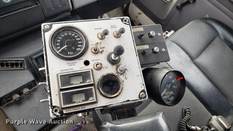 image for item DD4047 1997 Ford CF8000 pothole patcher truck