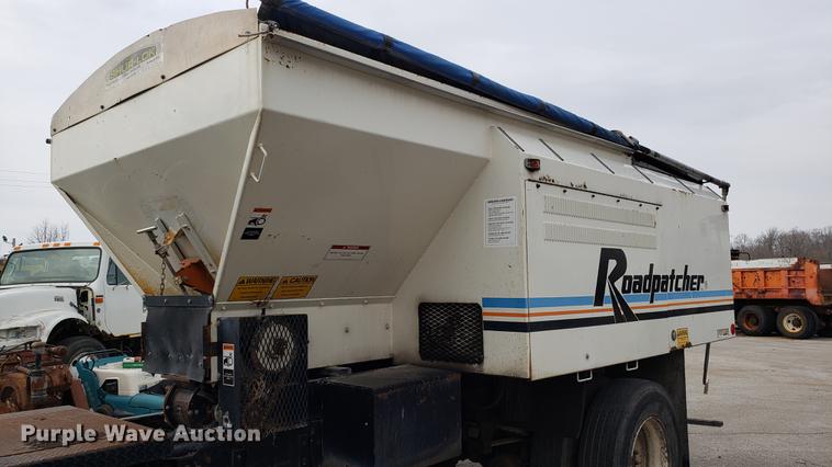 image for item DD4047 1997 Ford CF8000 pothole patcher truck