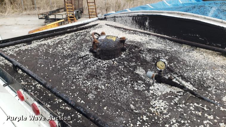 image for item DD4047 1997 Ford CF8000 pothole patcher truck