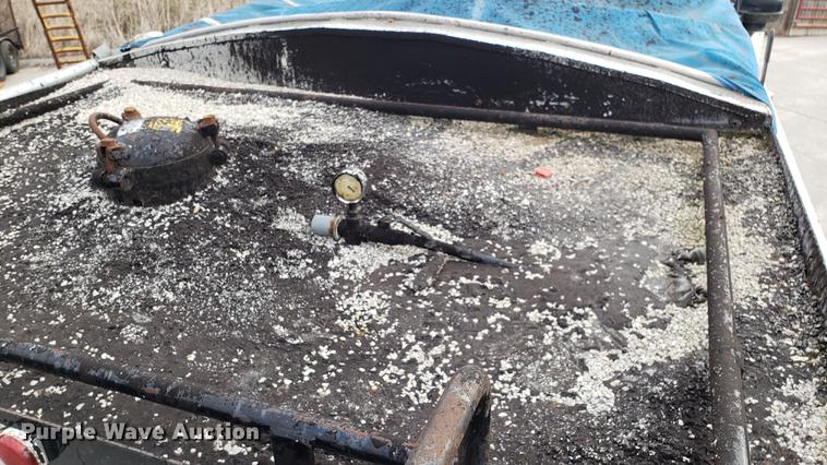 image for item DD4047 1997 Ford CF8000 pothole patcher truck