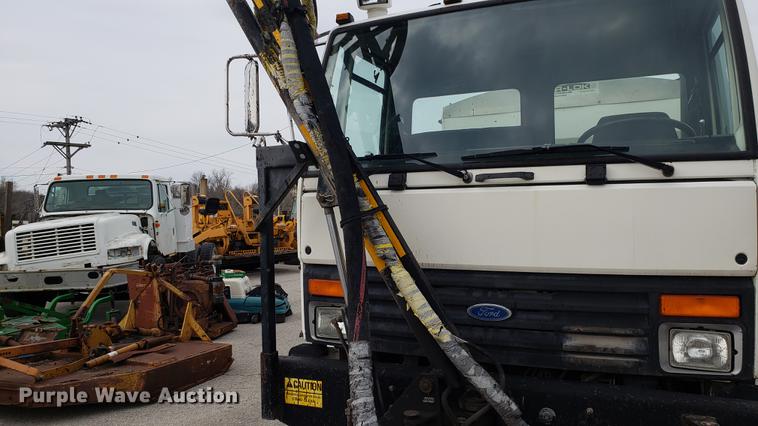 image for item DD4047 1997 Ford CF8000 pothole patcher truck